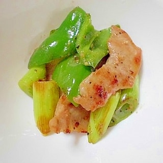 味付き豚トロでピーマンと長葱の青い部分で肉野菜炒め